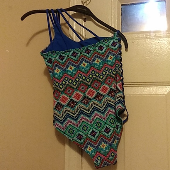 Swimsuit - Picture 3 of 5